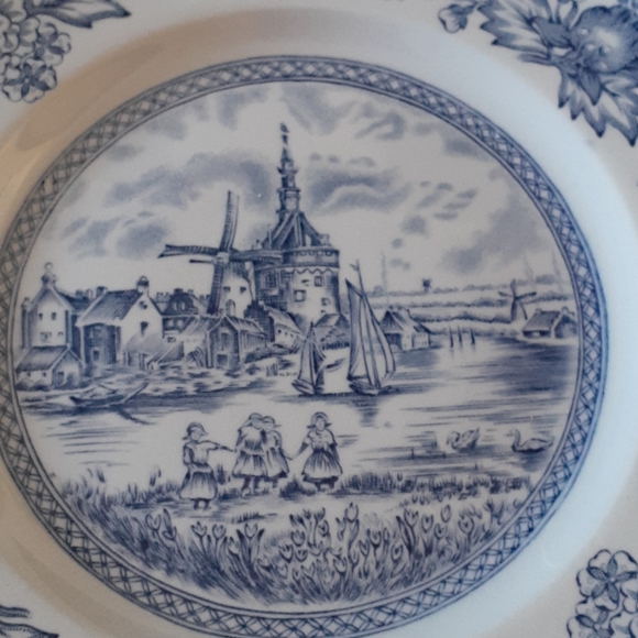 5 piece Johnson Brothers dinnerware - Picture 5 of 6